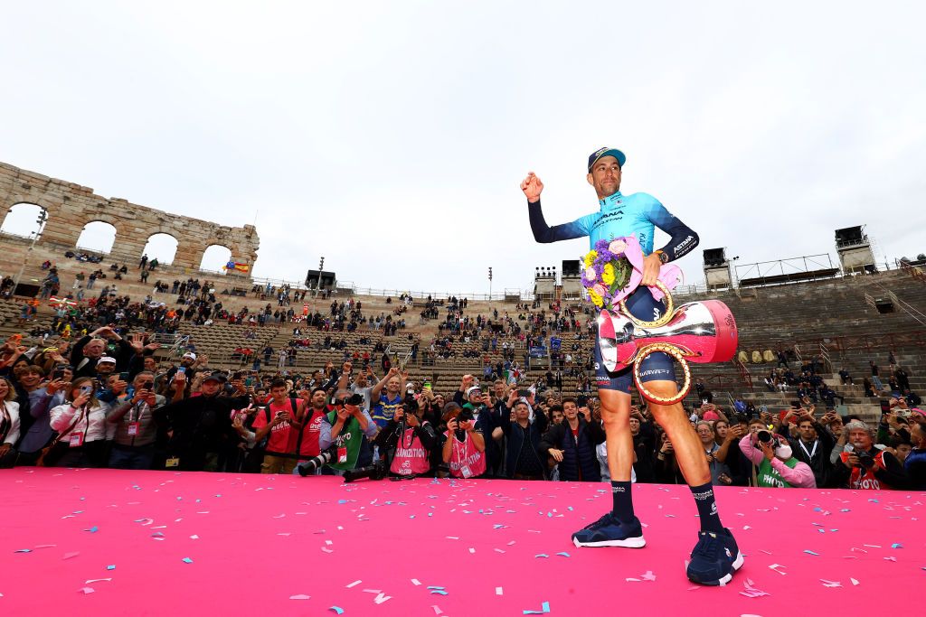 VERONA ITALY MAY 29 Vincenzo Nibali of Italy and Team Astana Qazaqstan waves the crowd at the Arena di Verona at his farewell as a professional cyclist during the 105th Giro dItalia 2022 Stage 21 a 174km individual time trial stage from Verona to Verona ITT Giro WorldTour on May 29 2022 in Verona Italy Photo by Michael SteeleGetty Images