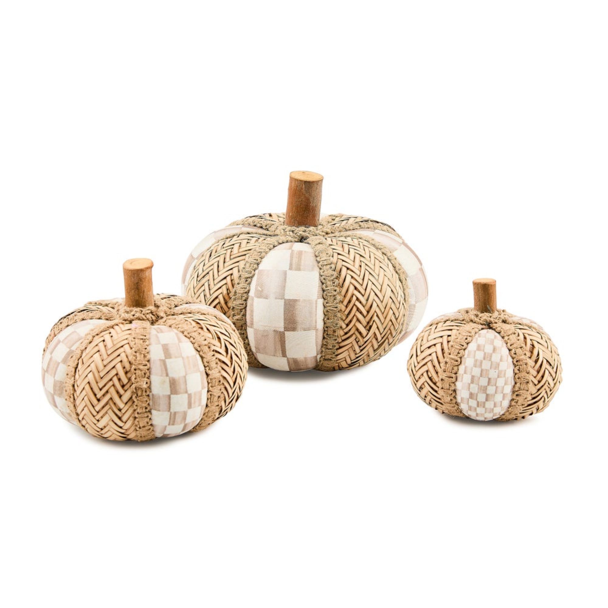 Set of 3 rattan pumpkins with pale brown checkerboard panelled sides
