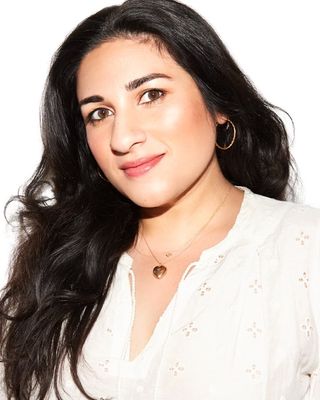 A maquiadora de celebridades Kirin Bhatty