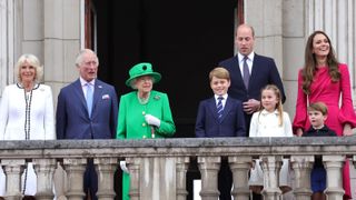 Camilla, Duchess of Cornwall, Prince Charles, Prince of Wales, Queen Elizabeth II, Prince George of Cambridge, Prince William, Duke of Cambridge, Princess Charlotte of Cambridge, Catherine, Duchess of Cambridge and Prince Louis of Cambridge on the balcony of Buckingham Palace during the Platinum Jubilee Pageant on June 05, 2022 in London, England.