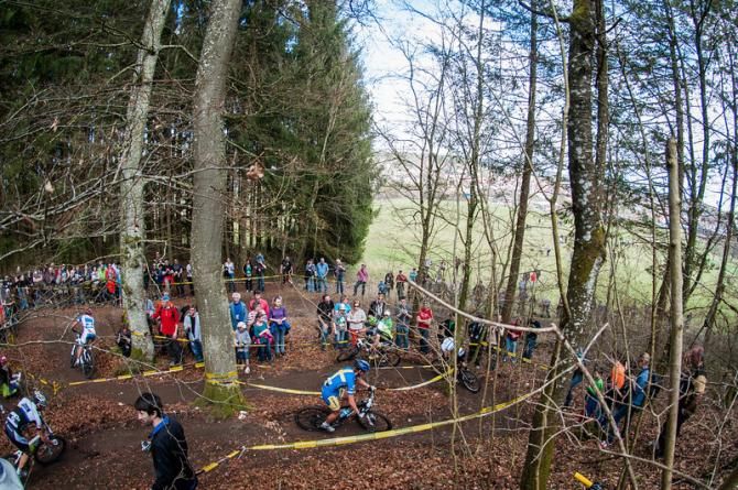 Henrique Avancini leads the race