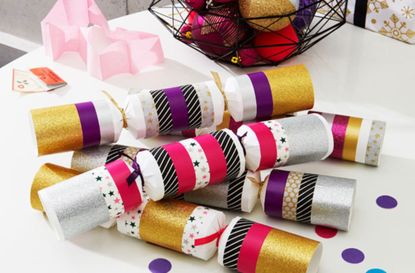 How to make your own Christmas crackers