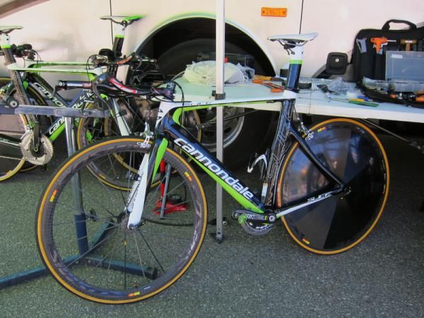 Ivan Basso (Liquigas-Cannondale) kept this hybrid road-time trial setup as his spare for stage 3.