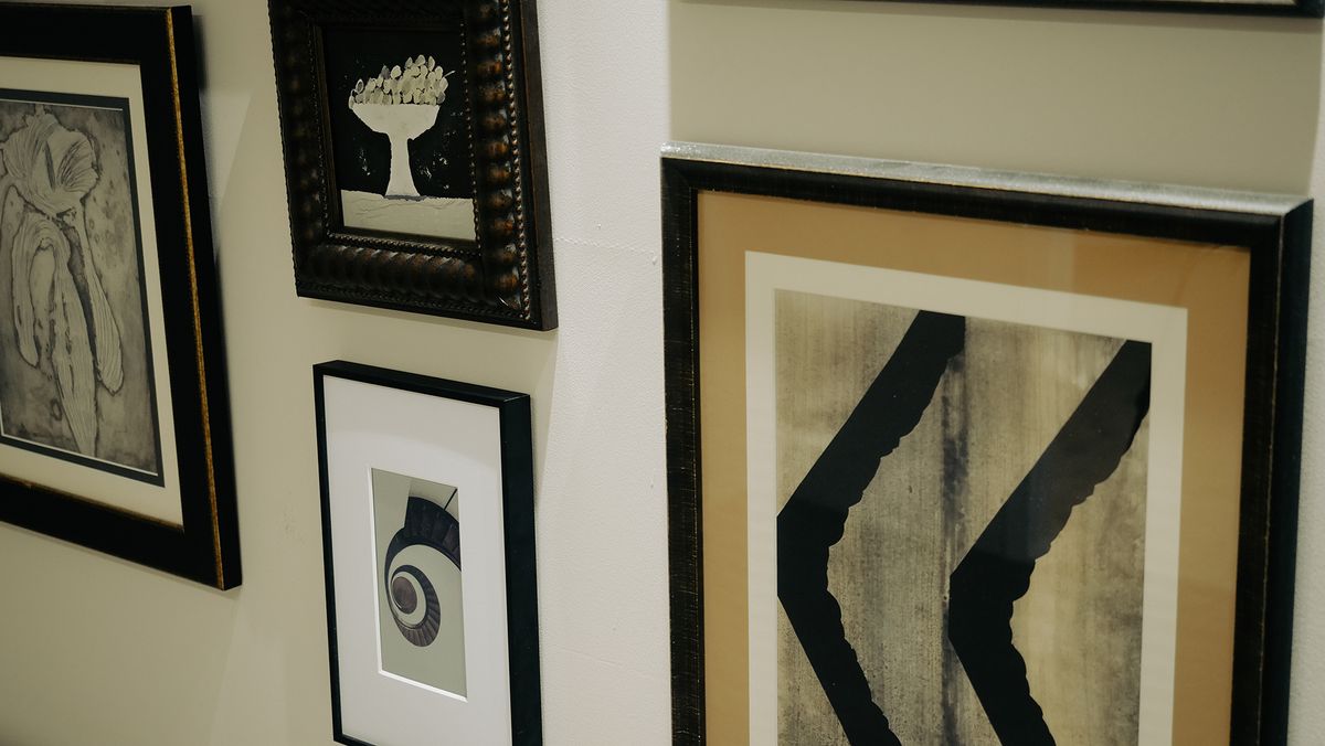 The BLOOMIN8 e-ink colour art frame.