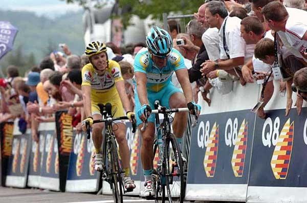 Matthias Kessler (Astana) beats Riccardo Ricc&ograve; (Saunier Duval-Prodir) for fourth.