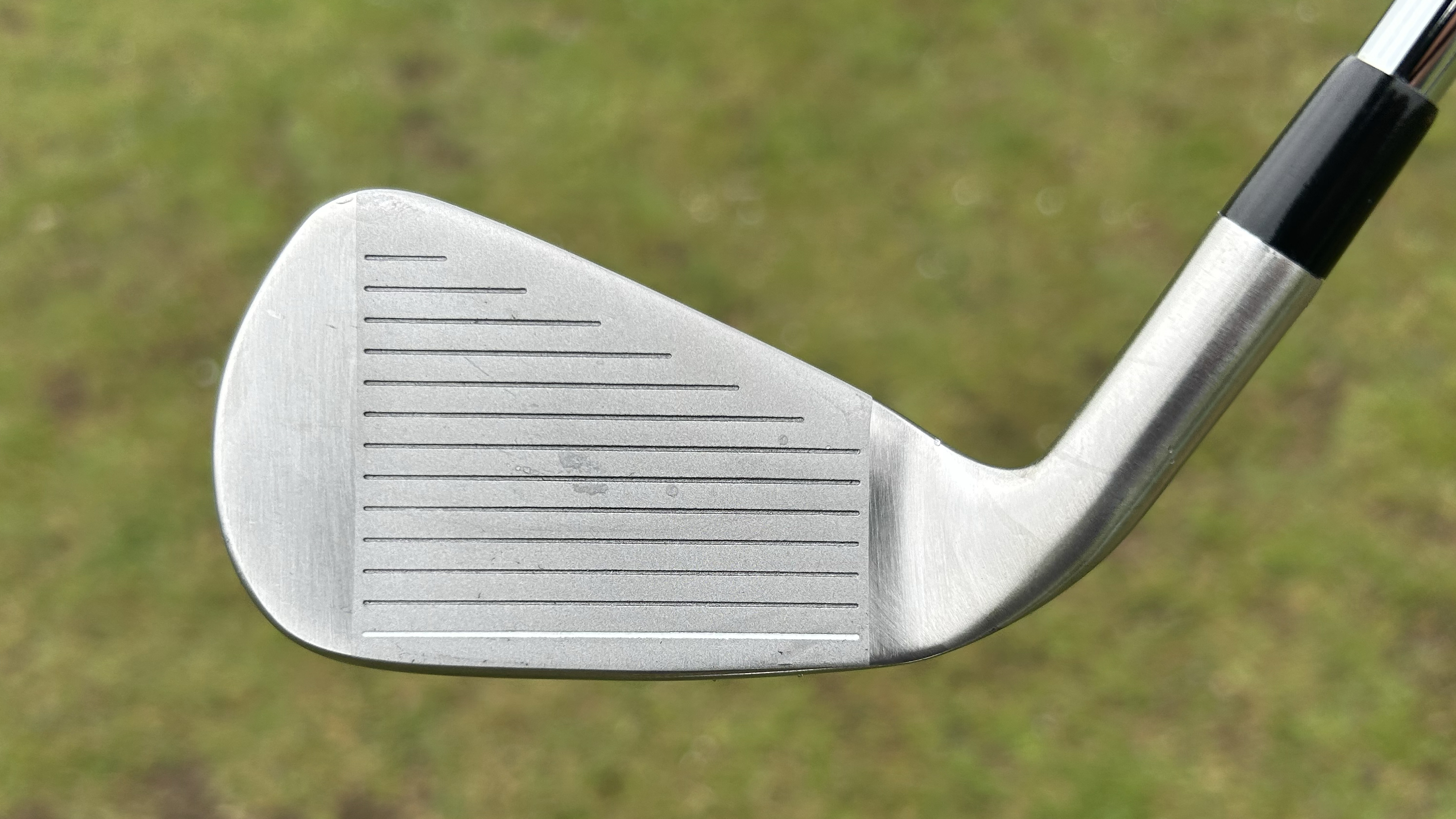 Photo of the Tour Edge Hot Launch E525 Iron