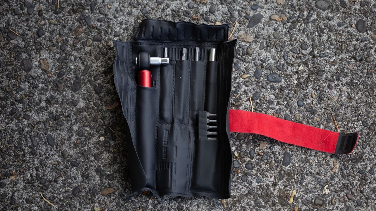 Giustaforza 2-16 Pro torque wrench inside of tool roll