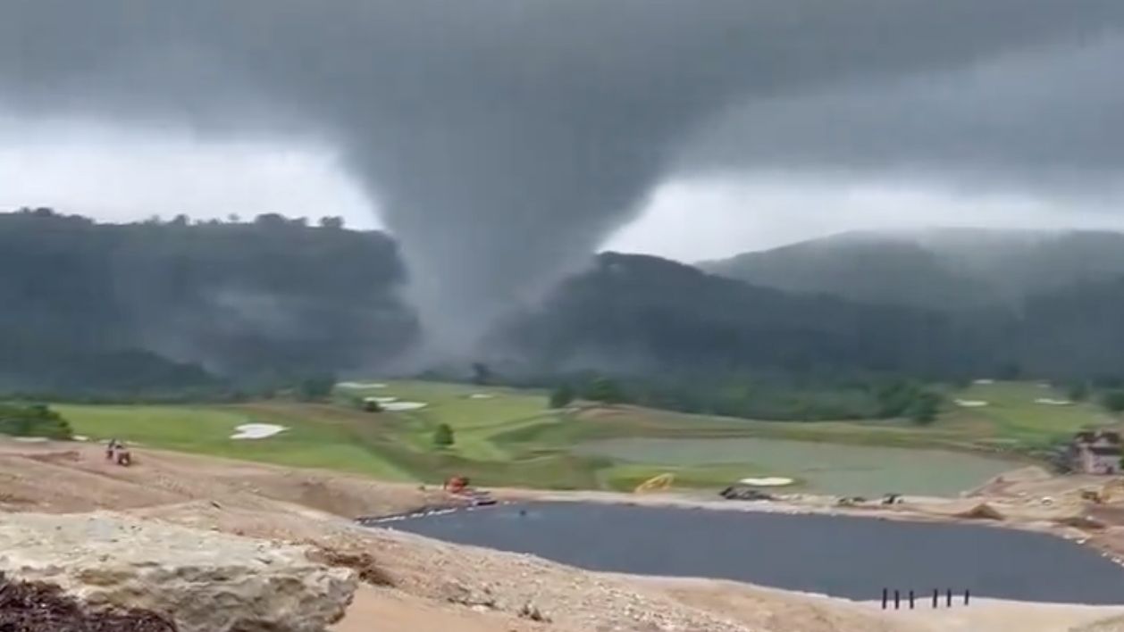 Payne Valley Golf Course Tornado: Terrifying Footage At Tiger Woods ...