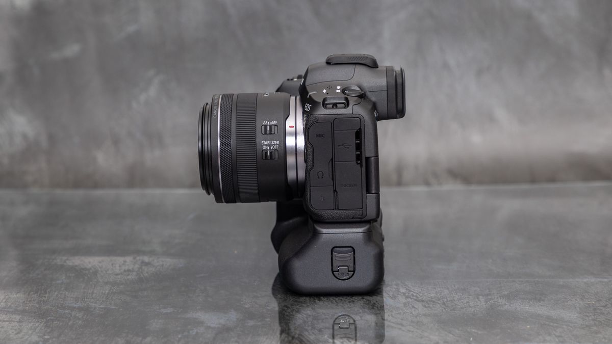 Canon BG-R20 Battery Grip for Canon EOS R5 Mark II