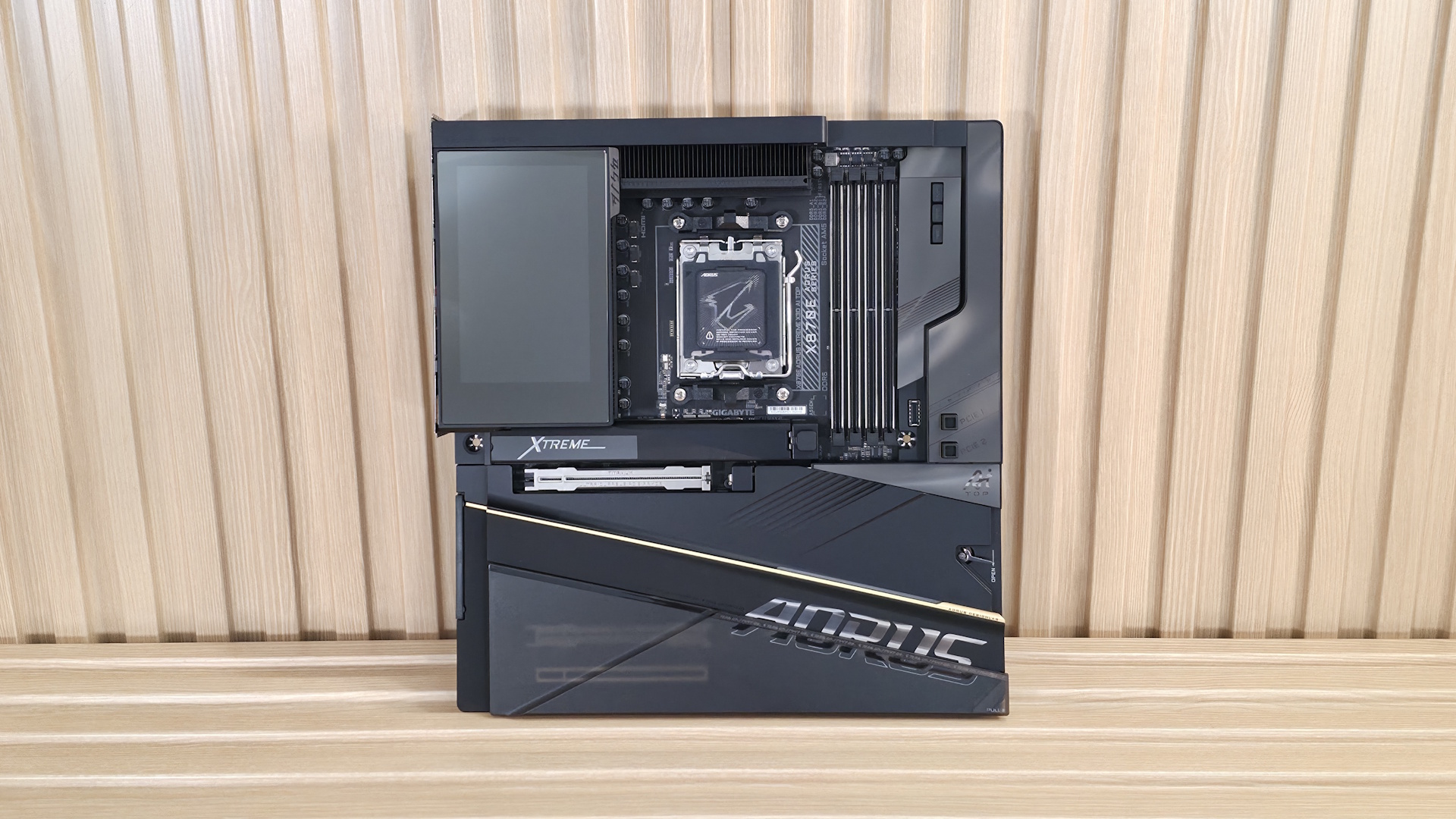 Gigabyte X870E Aorus Xtreme X3D AI Top