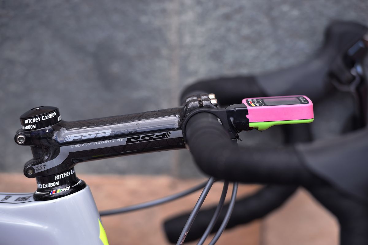 Pozzato goes for a Ritchey headset and FSA stem set up