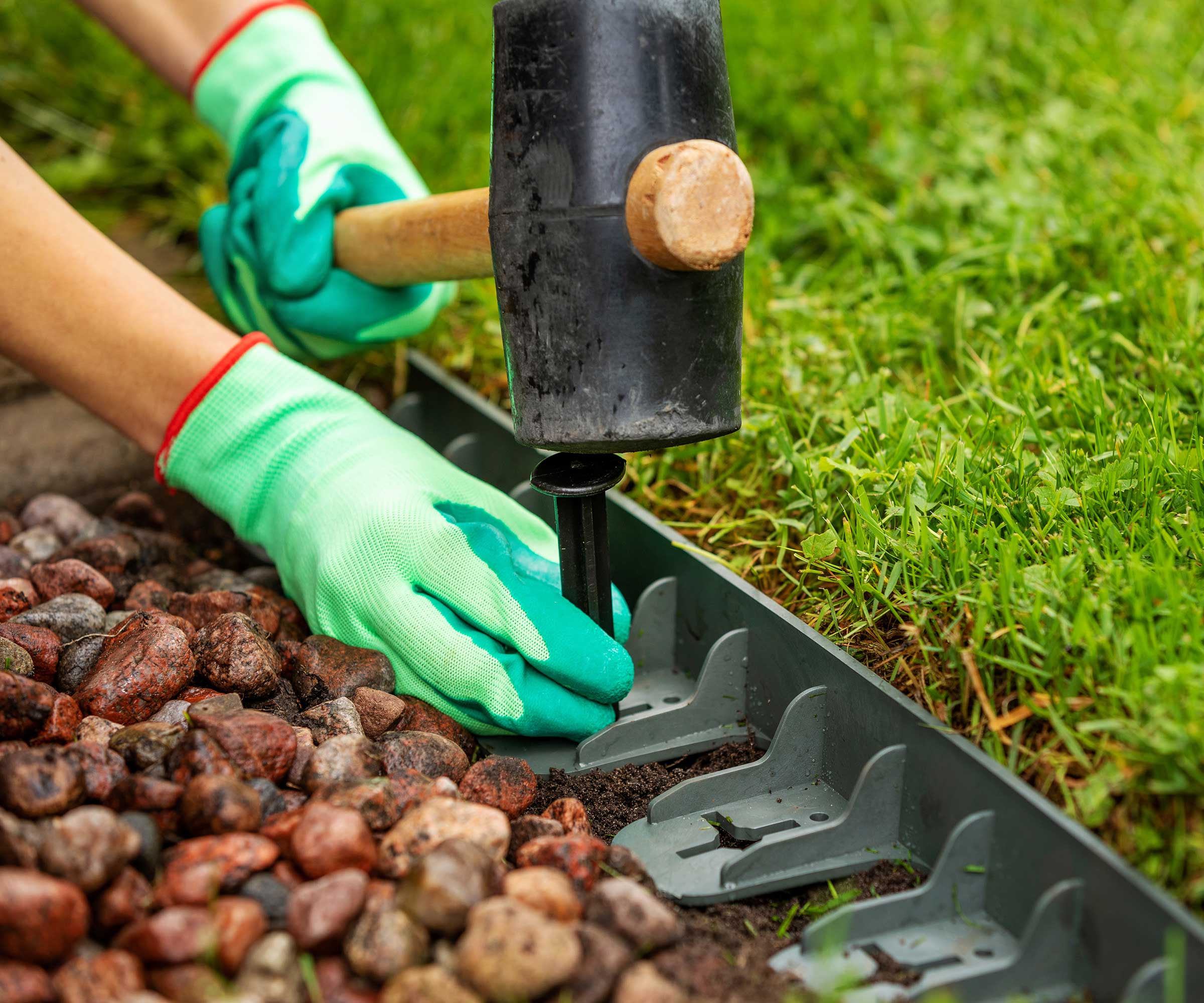 installing lawn edging