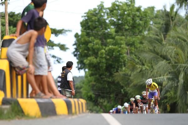 Rugged terrain and high temperatures make the Tour of Camsur a real test.