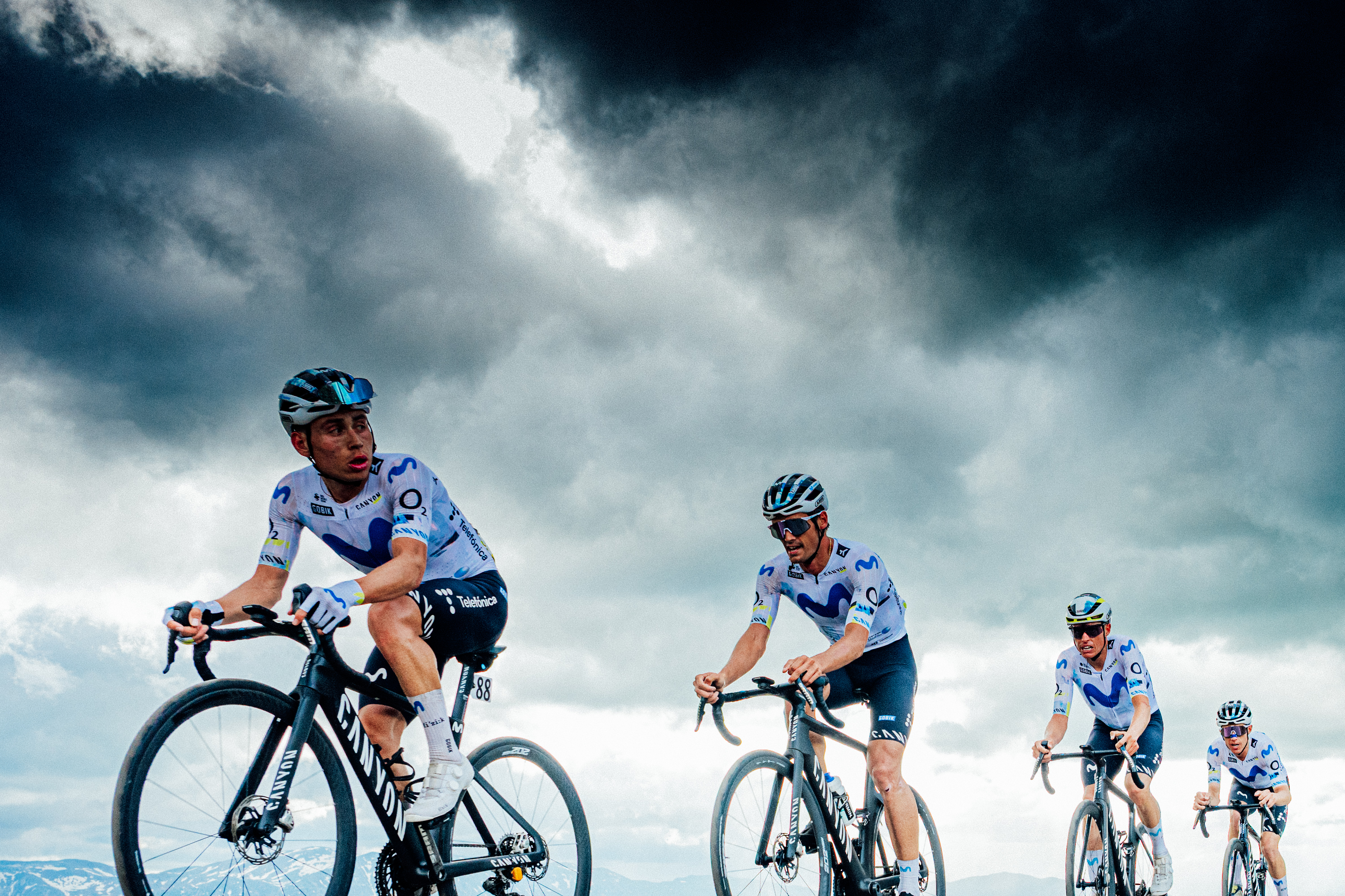 Four of Movistar's squad power towards the mountain summit. Images from 2026 Giro d'Italia stage 7 to Blockhaus