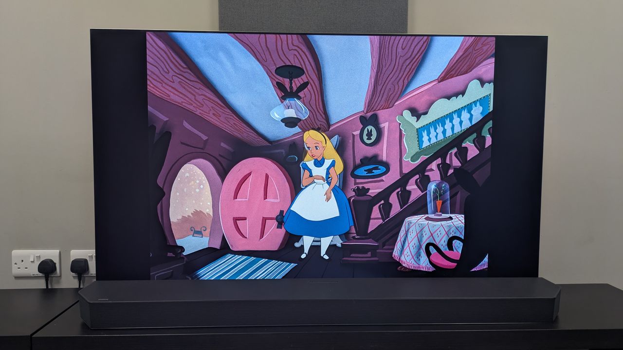 Alice in Wonderland (1951) 4K Blu-ray on LG G6 showing Alice inside Rabbit's home