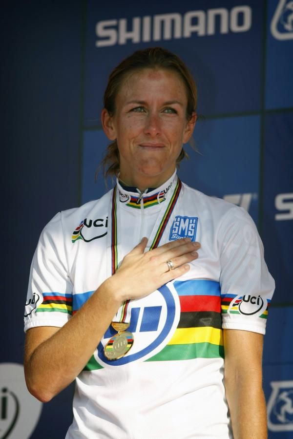 Kristin Armstrong (USA) wells up her national anthem is played in Mendrisio.