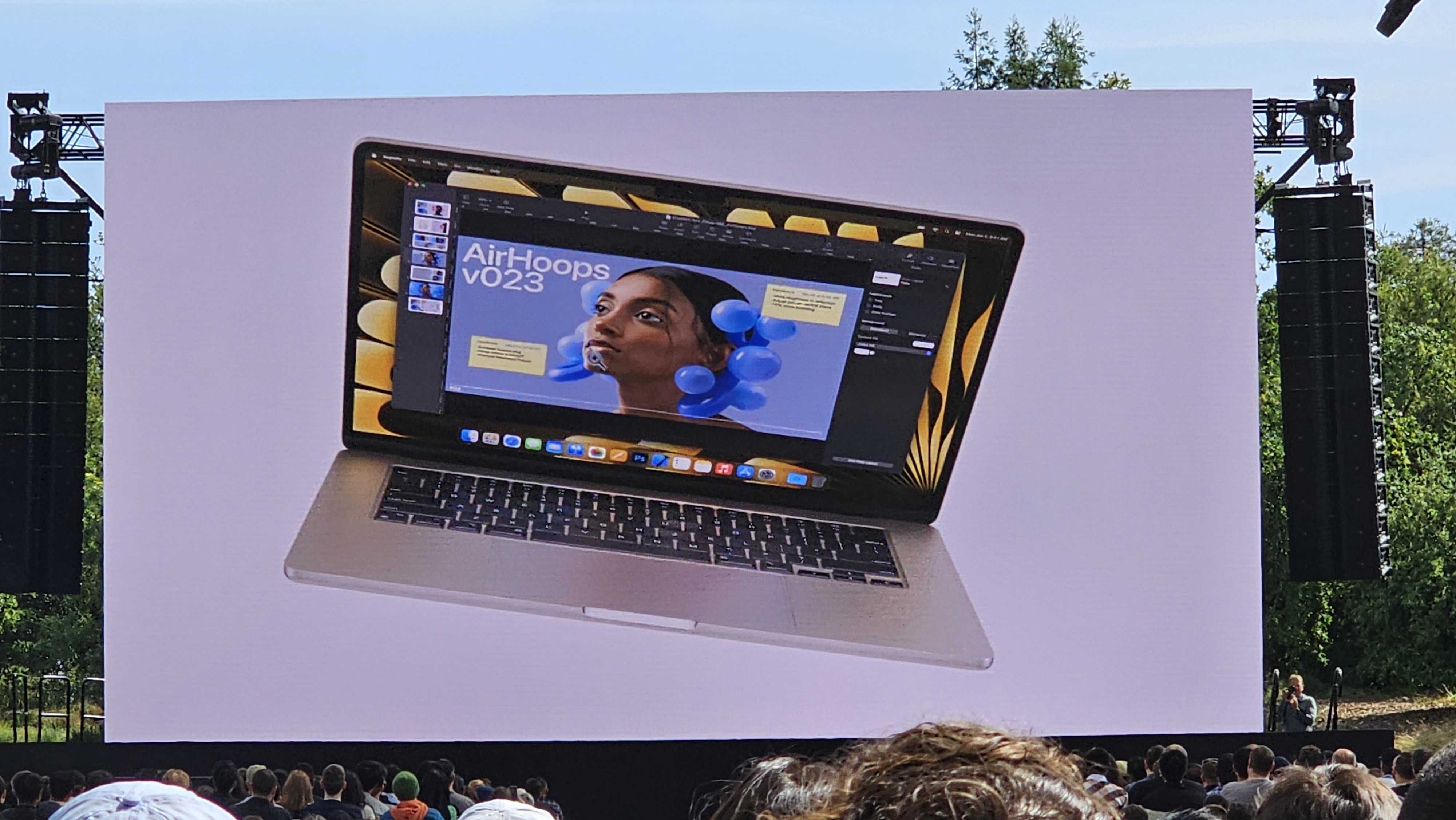 Apple Macbook Air 15 дюймов в театре WWDC 2023