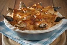 DA47KX Stargazy pie West Country fish dish Cornwall UK