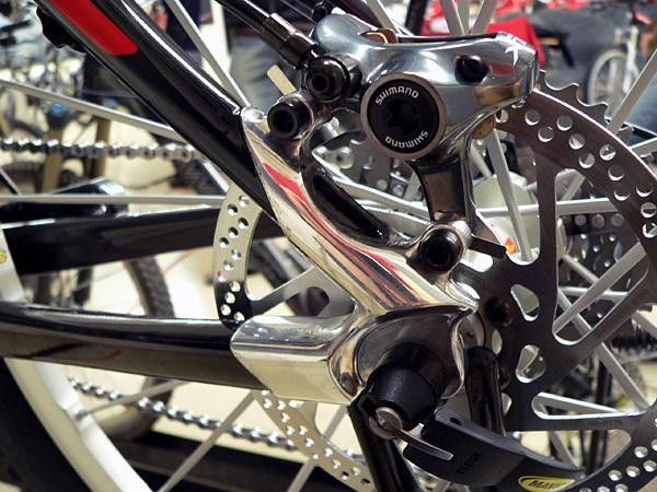 Externally-bonded dropouts make for better stress distribution to the seatstay. Plus they look cool!