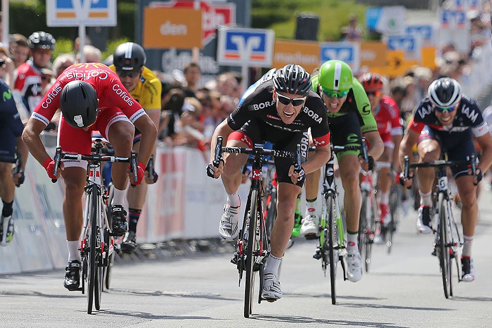 Sam Bennett (Bora-Argon 18) wins the stage 3 sprint