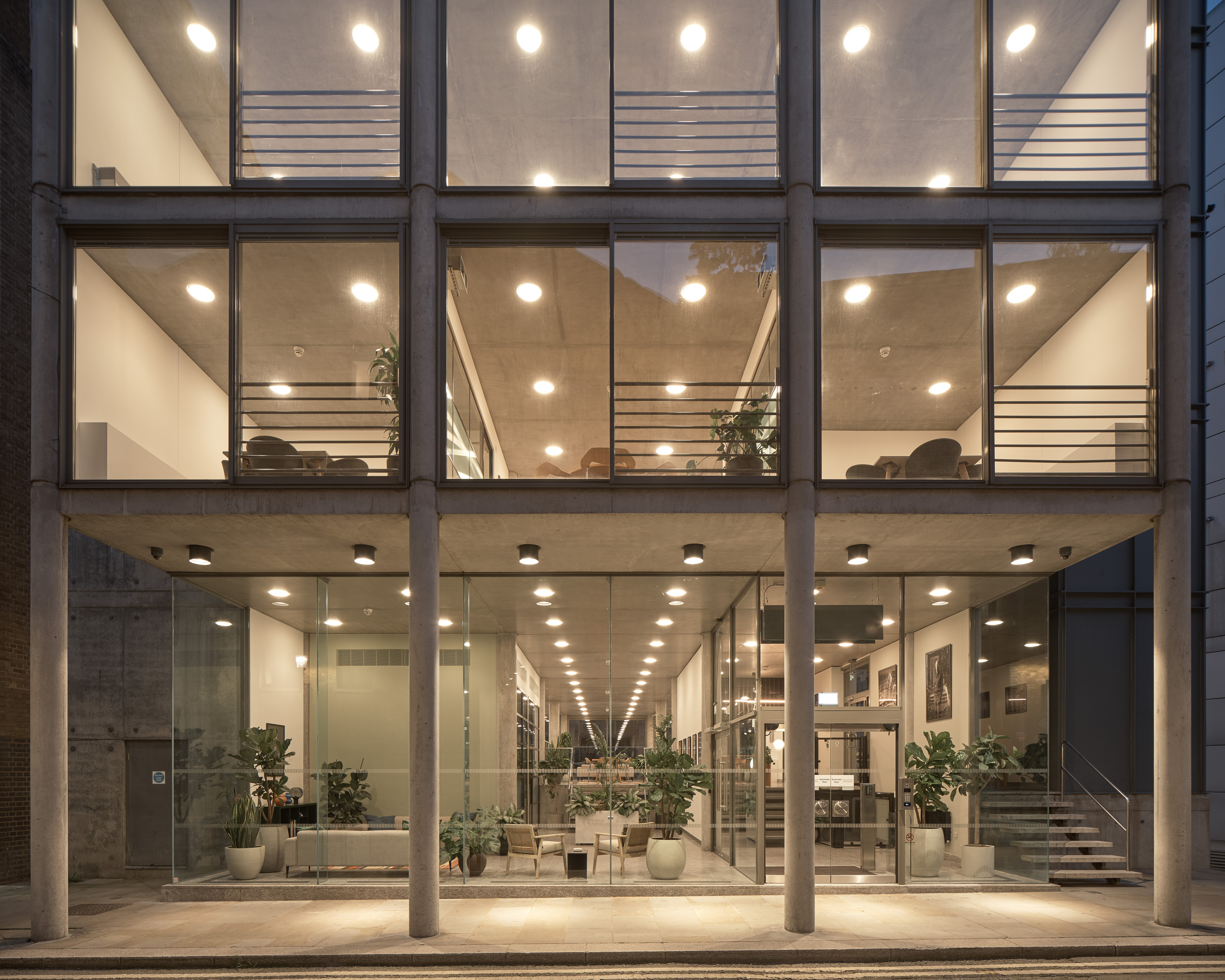 22 shad thames showing transparencies and water views
