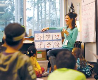 At Cherry Crest Elementary in Bellevue, WA, fourth-grade teacher Kimberly Hansen teaches a RULER lesson about the meta-moment anchor.