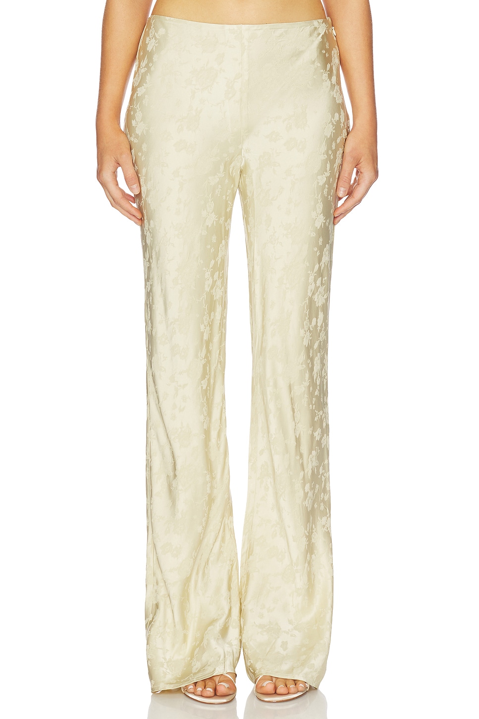 If You Want Flip-Flops to Look Elegant, Forget Linen Trousers—Opt for This Pant Trend Instead