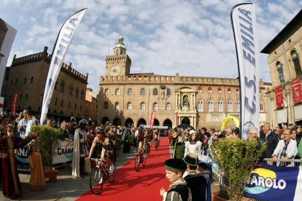 The Giro dell'Emilia took over the centre of Bologna for a spectacualr start to the race