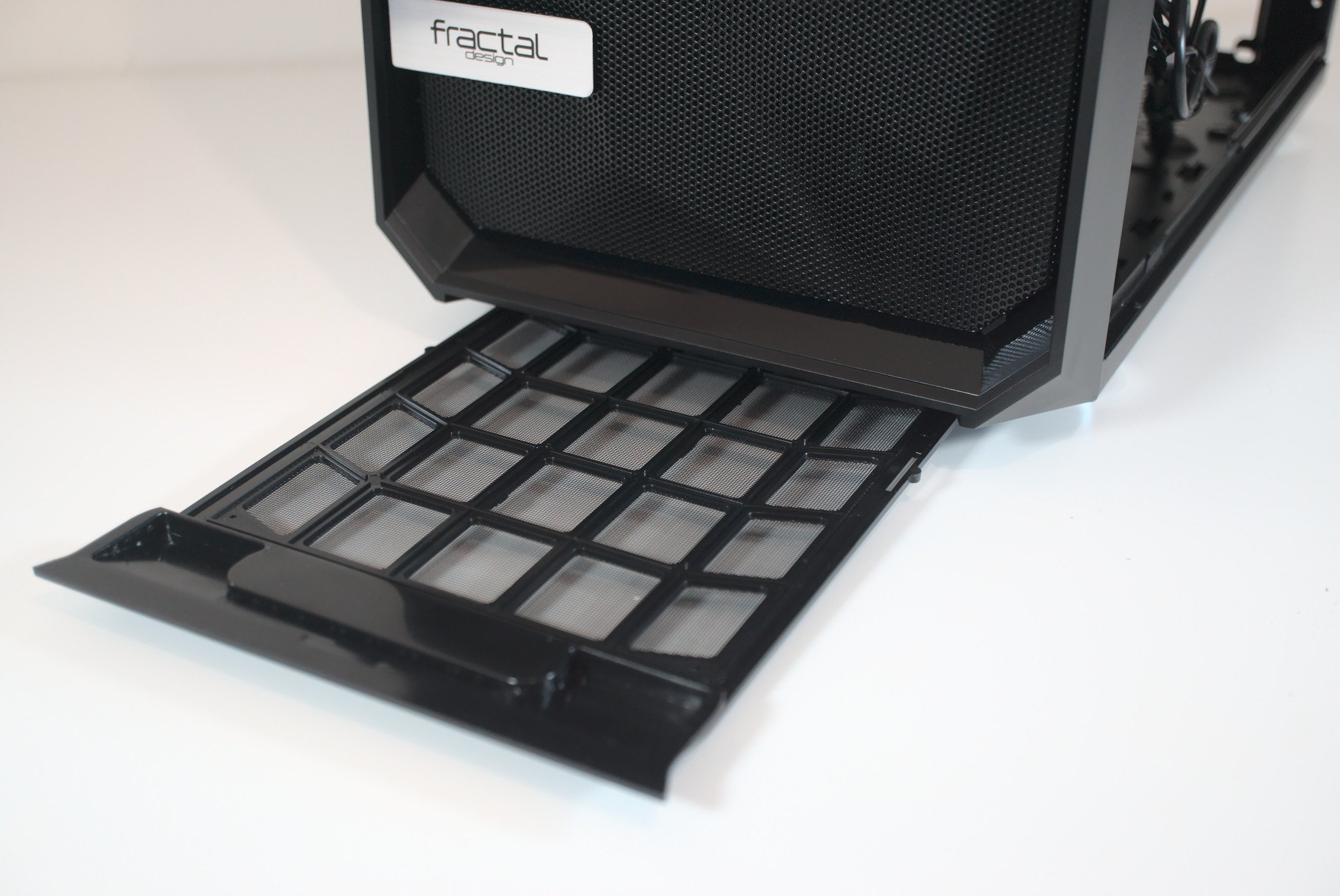 Fractal Design Meshify C review: This affordable PC case is a winner ...