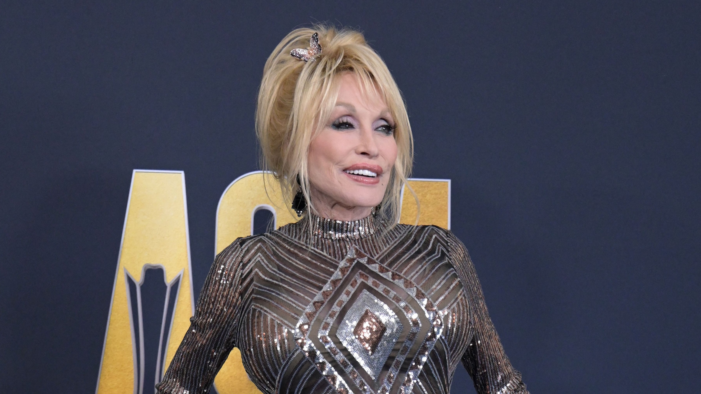 US singer and songwriter Dolly Parton arrives for the 57th Academy of Country Music awards