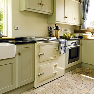 kitchen with range cooker and cabinet