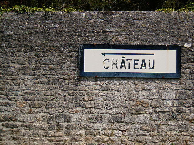chateau sign