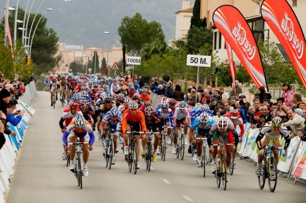 Oscar Freire (Rabobank) takes the win over Andr&eacute; Greipel (Team HTC - Columbia).