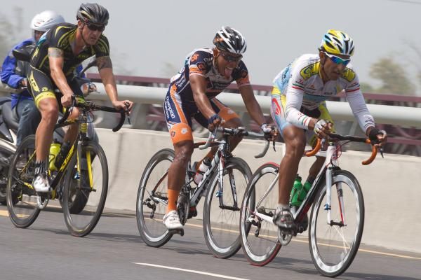 Alizera Naghi makes Anuar Manan suffer, Lee Rodgers follows