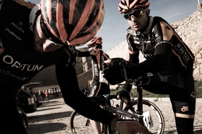Ken Hanson and Alex Candelario make last minute preparations prior to the Vuelta a Castilla y Leon's second stage