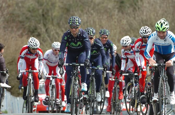 Movistar and Katusha climb La Redoute