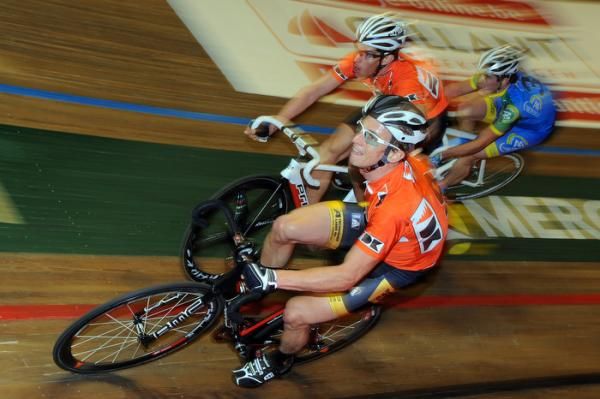 Alexander Aeschbach throws Franco Marvulli into the action.