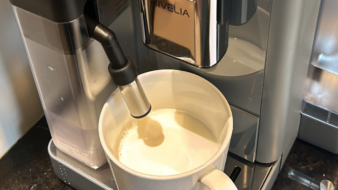 De'Longhi Rivelia Review: A Spectacular Machine That Provides A ...