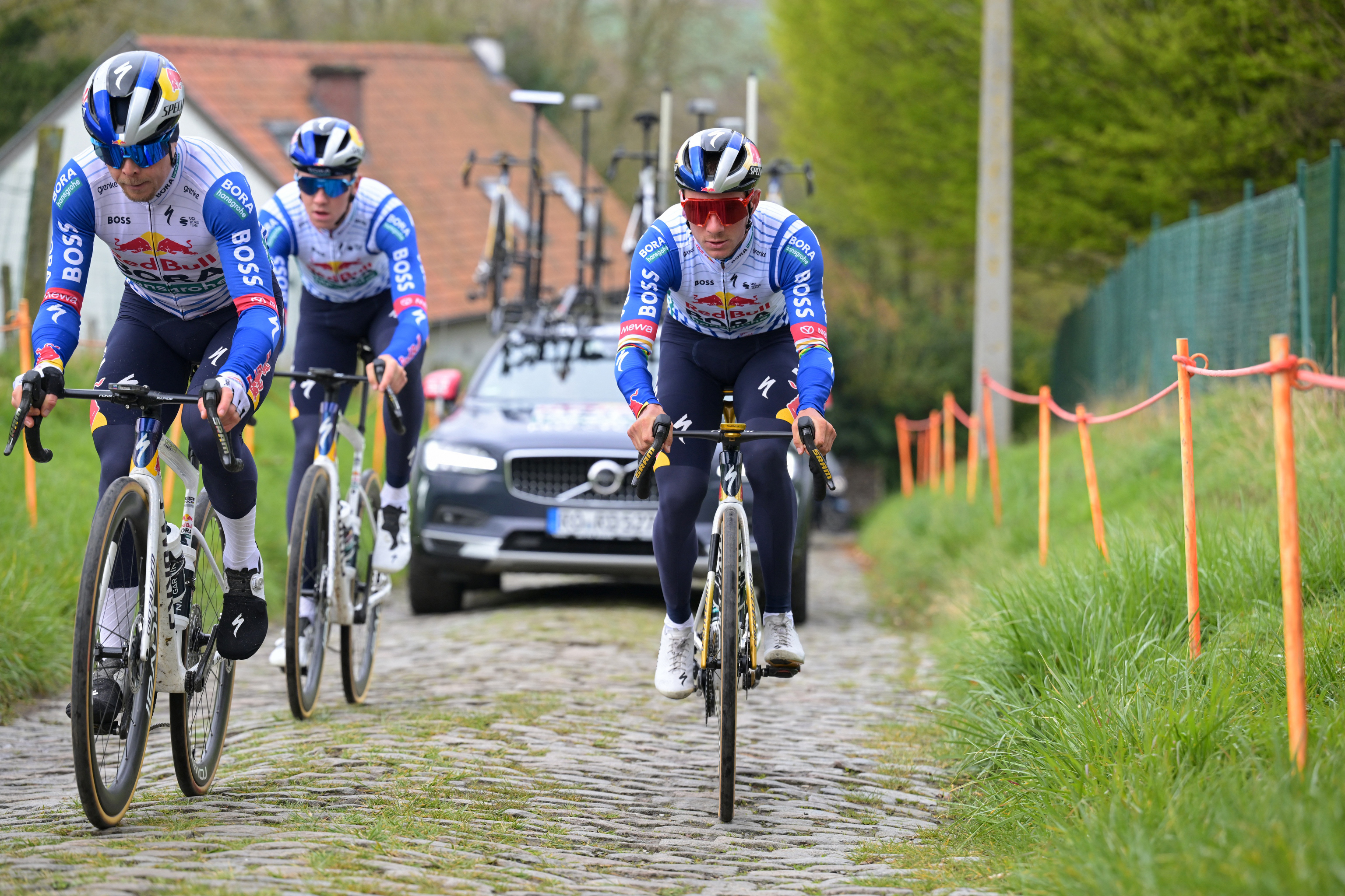 Red Bull-BORA-hansgrohe's Belgian rider Remco Evenepoel (R) competes in a track reconnaissance ahead of the 110th edition of the men's Tour of Flanders one-day cycling race in Oudenaarde on April 2, 2026. The 110th edition of the cycling race will take place on April 5, 2026. (Photo by DAVID PINTENS / Belga / AFP) / Belgium OUT