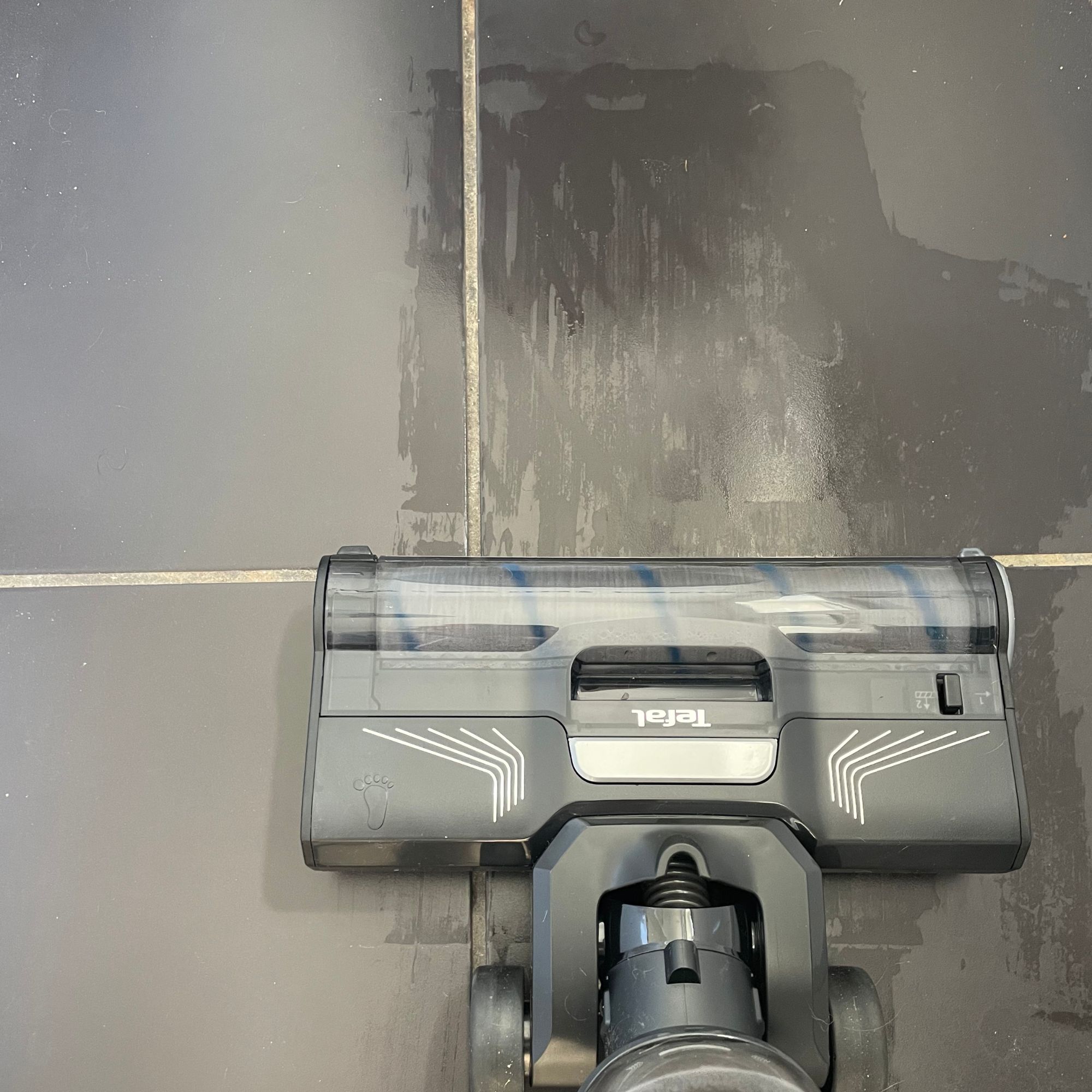 Using the Tefal X-CLEAN 4 vacuum mop on black tiles