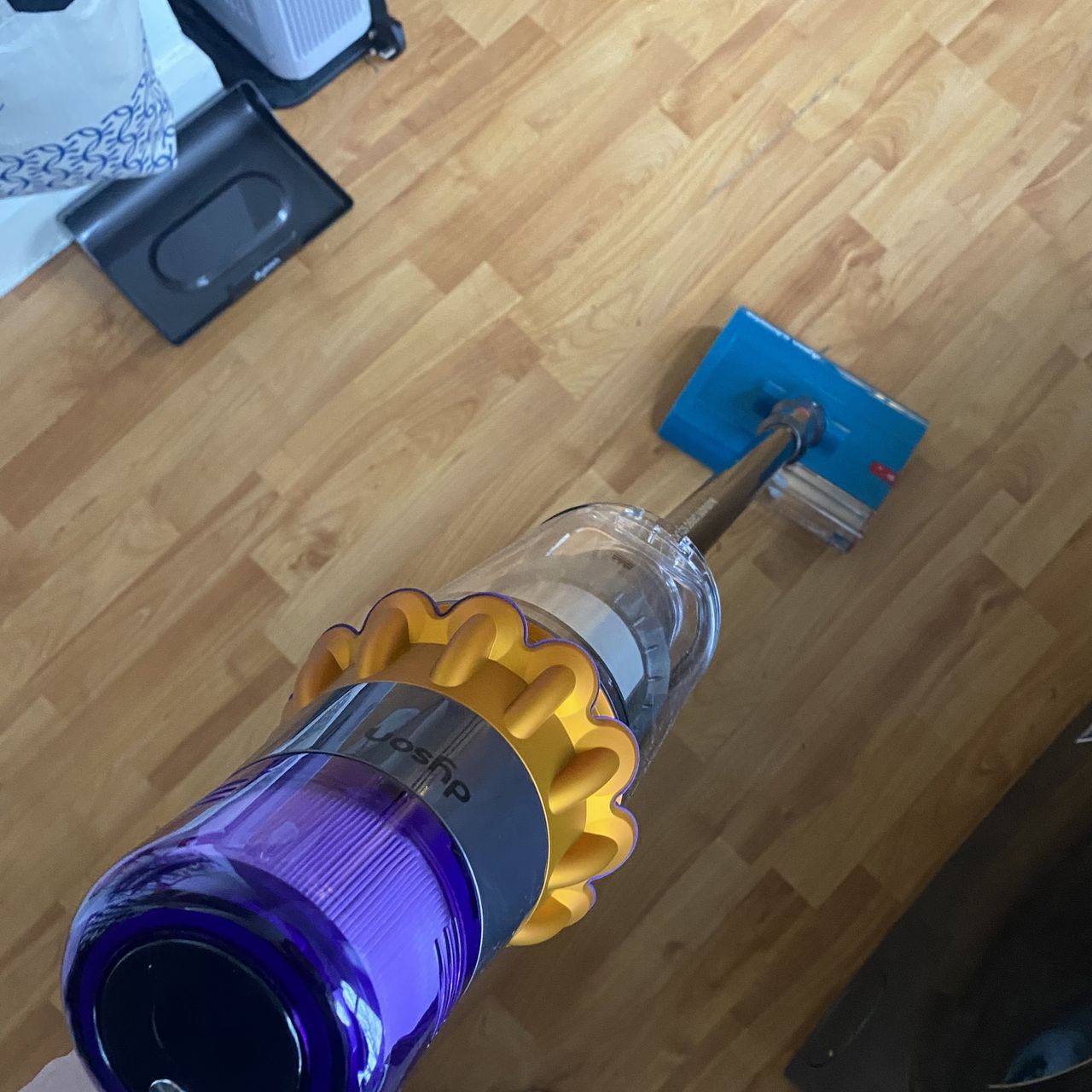 Testing the Dyson Submarine on hard floors