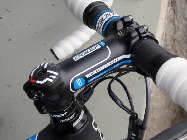 The forged aluminum Felt stem features a relative large-diameter extension for good torsional stiffness