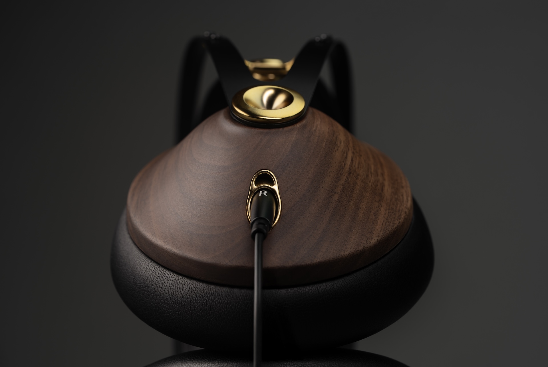 Meze Audio 99 Classics (2nd Generation) from different angles