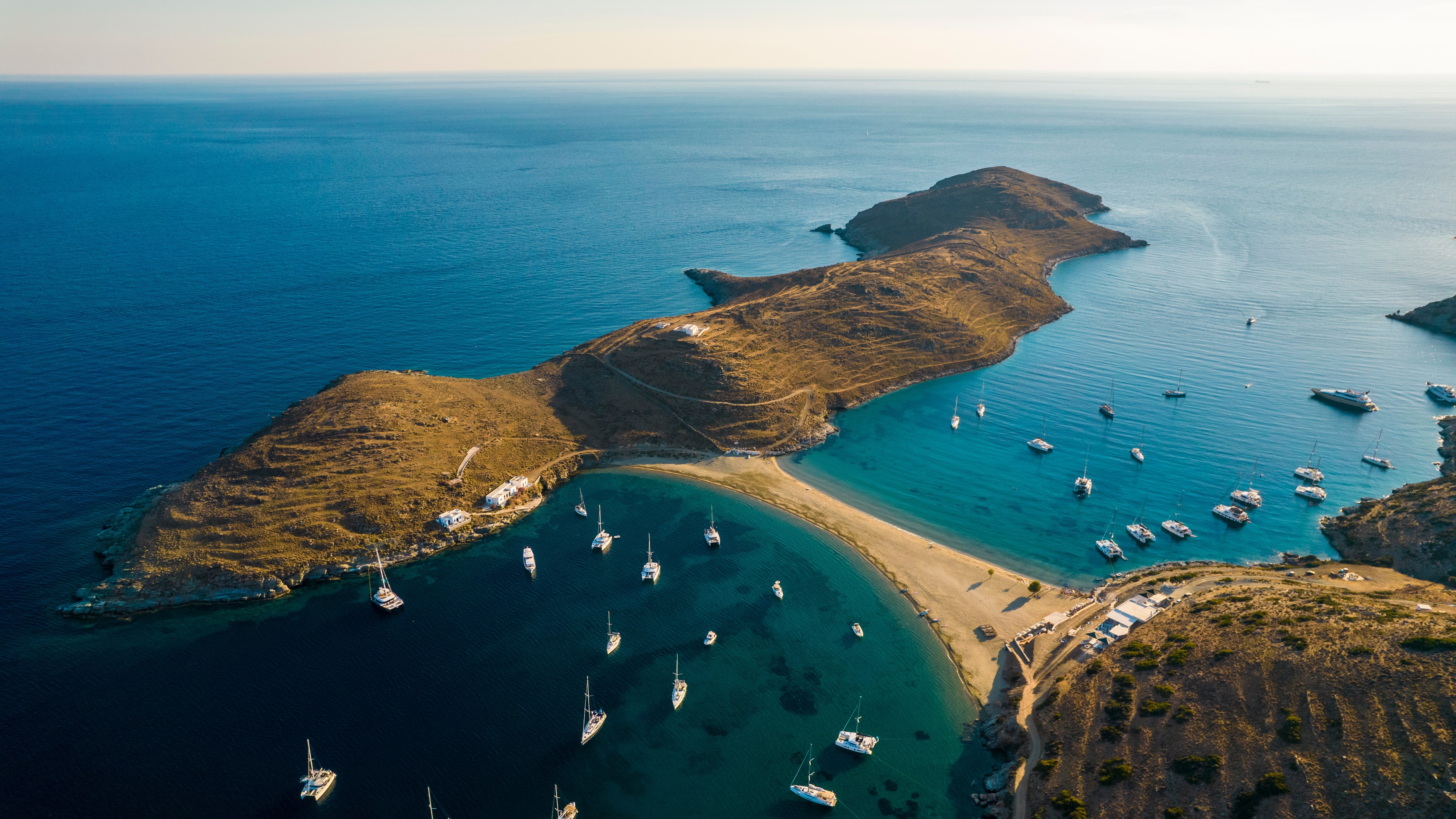 O imagine a insulei cicladice Kythnos din Grecia.