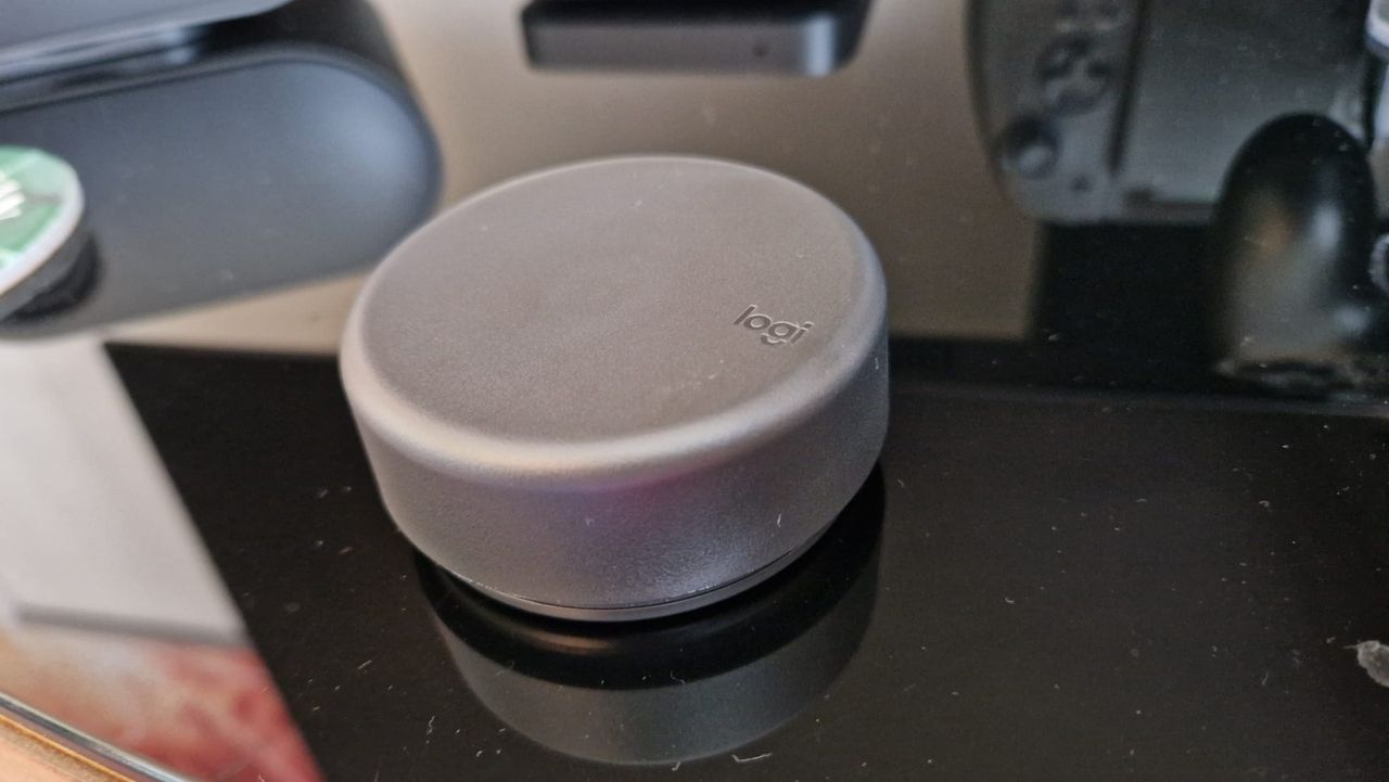 The Logitech Z407 control puck