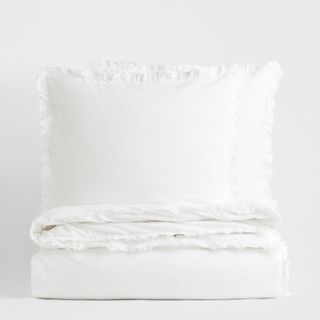White folded bedsheets