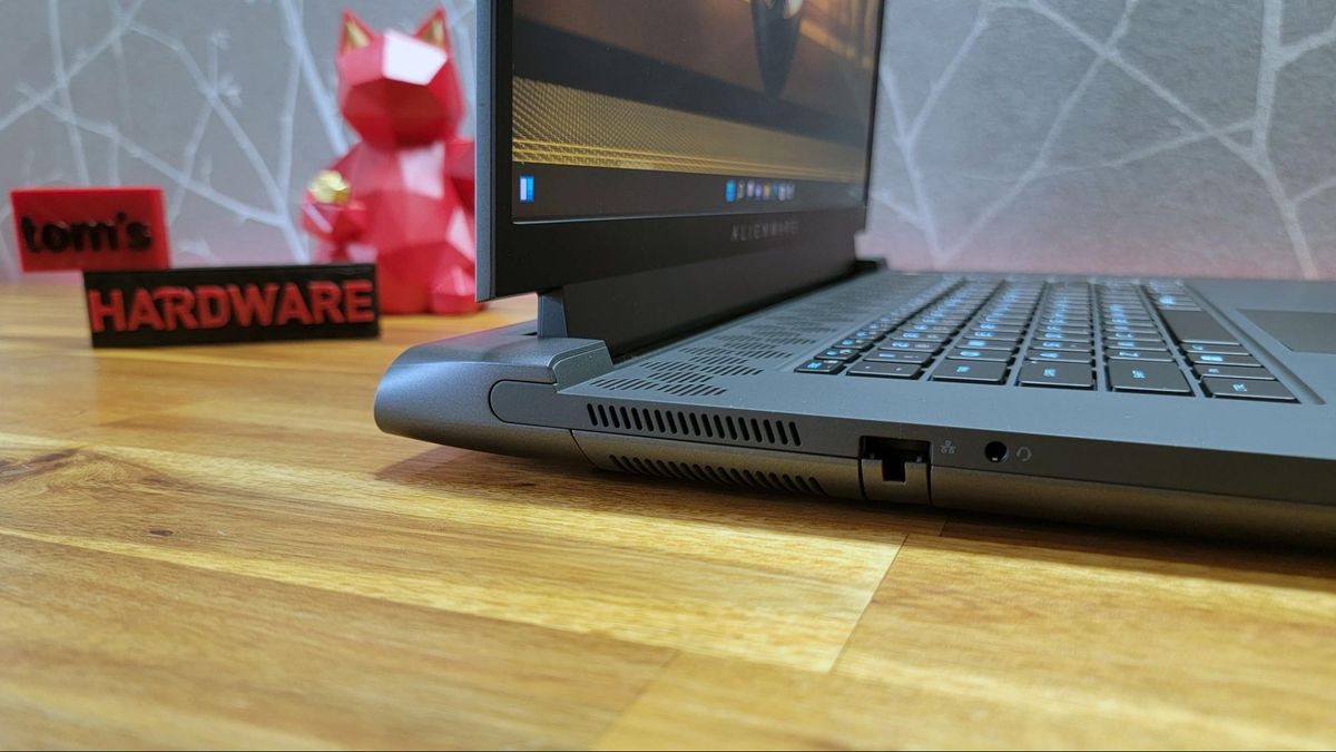 Alienware m17 R5