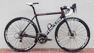 The Izalco Max Disc weighs 6.8kg as pictured (minus pedals)