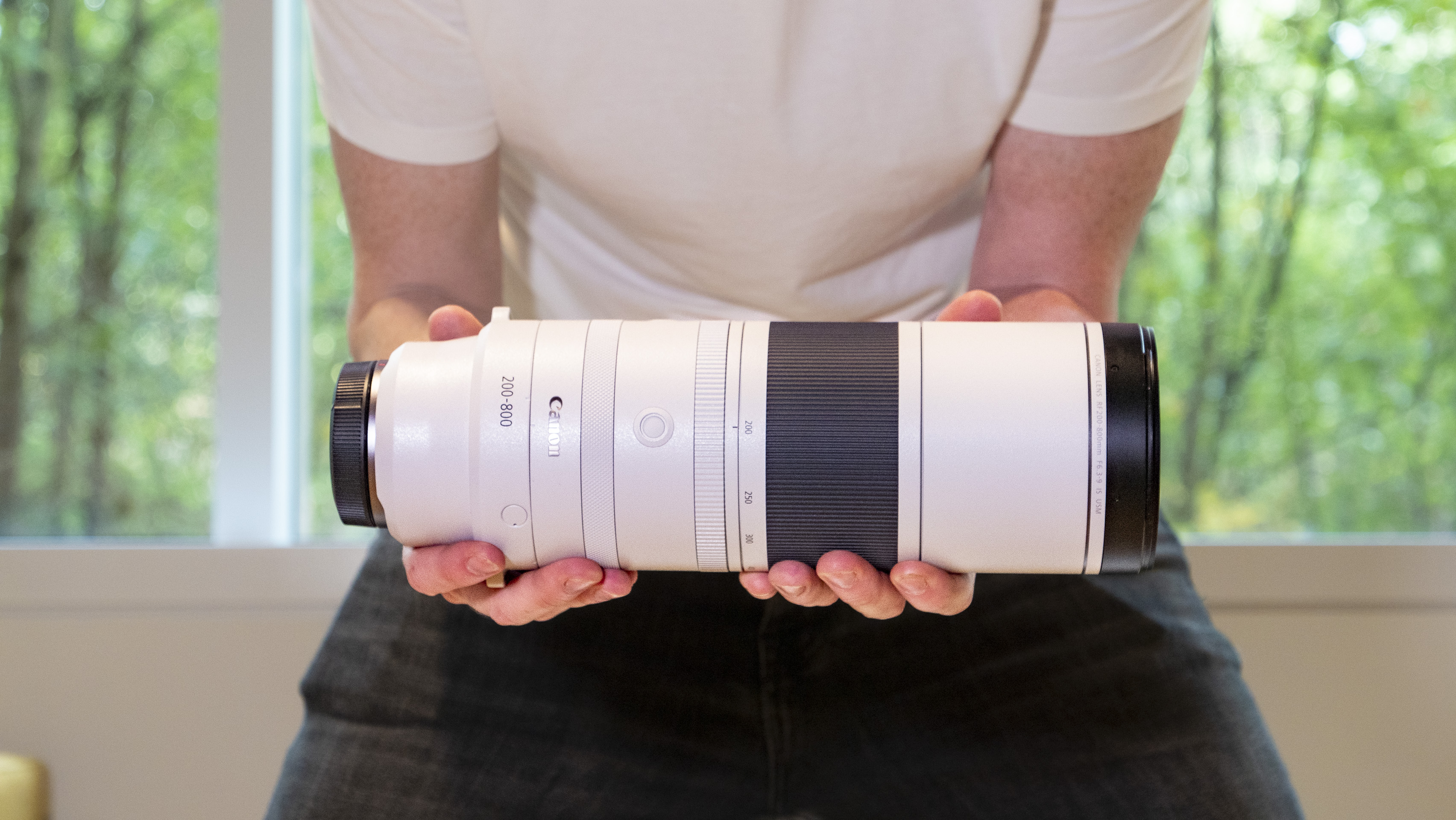 Canon RF 200-800mm F6.3-9 lens in the hand