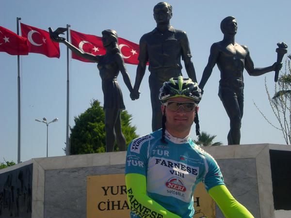 Race leader Andrea Guardini Farnese Vini - Neri Sottoli) awaits the start of stage 2.